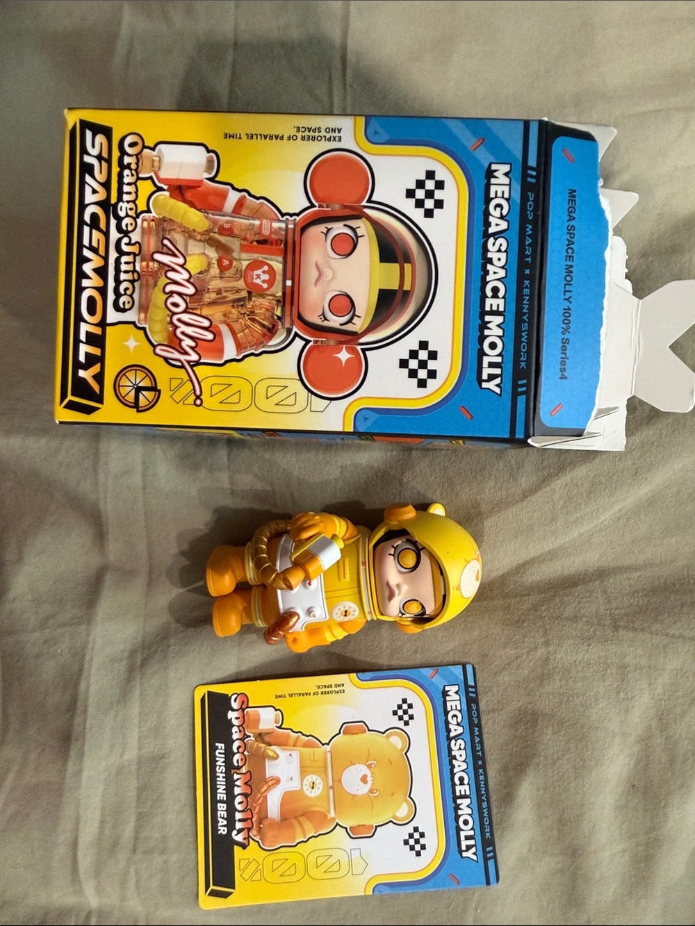 Pop Mart MEGA SPACE MOLLY 100% Series 4- confirmed Funshine Bear